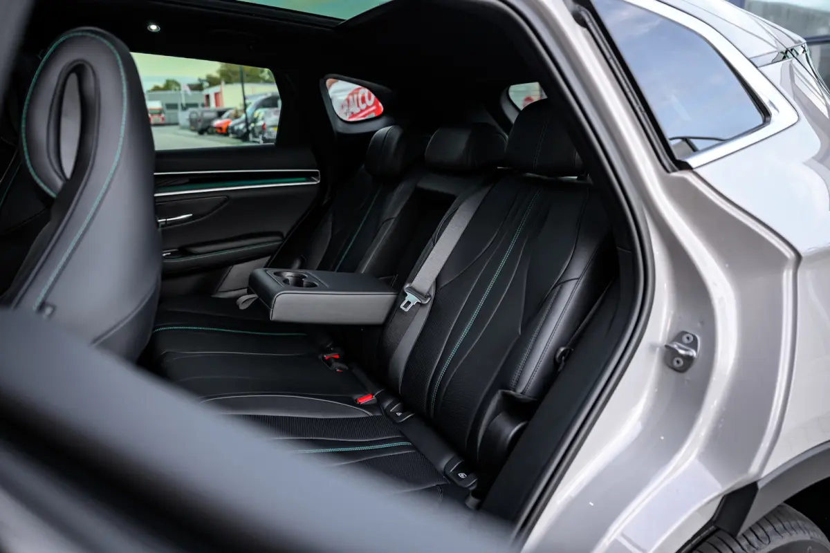 1.5 DM-i FWD Boost| Plug-in Hybrid | 360° Camera | ACC | Lane Assist | Leder | Keyless | CarPlay | LED