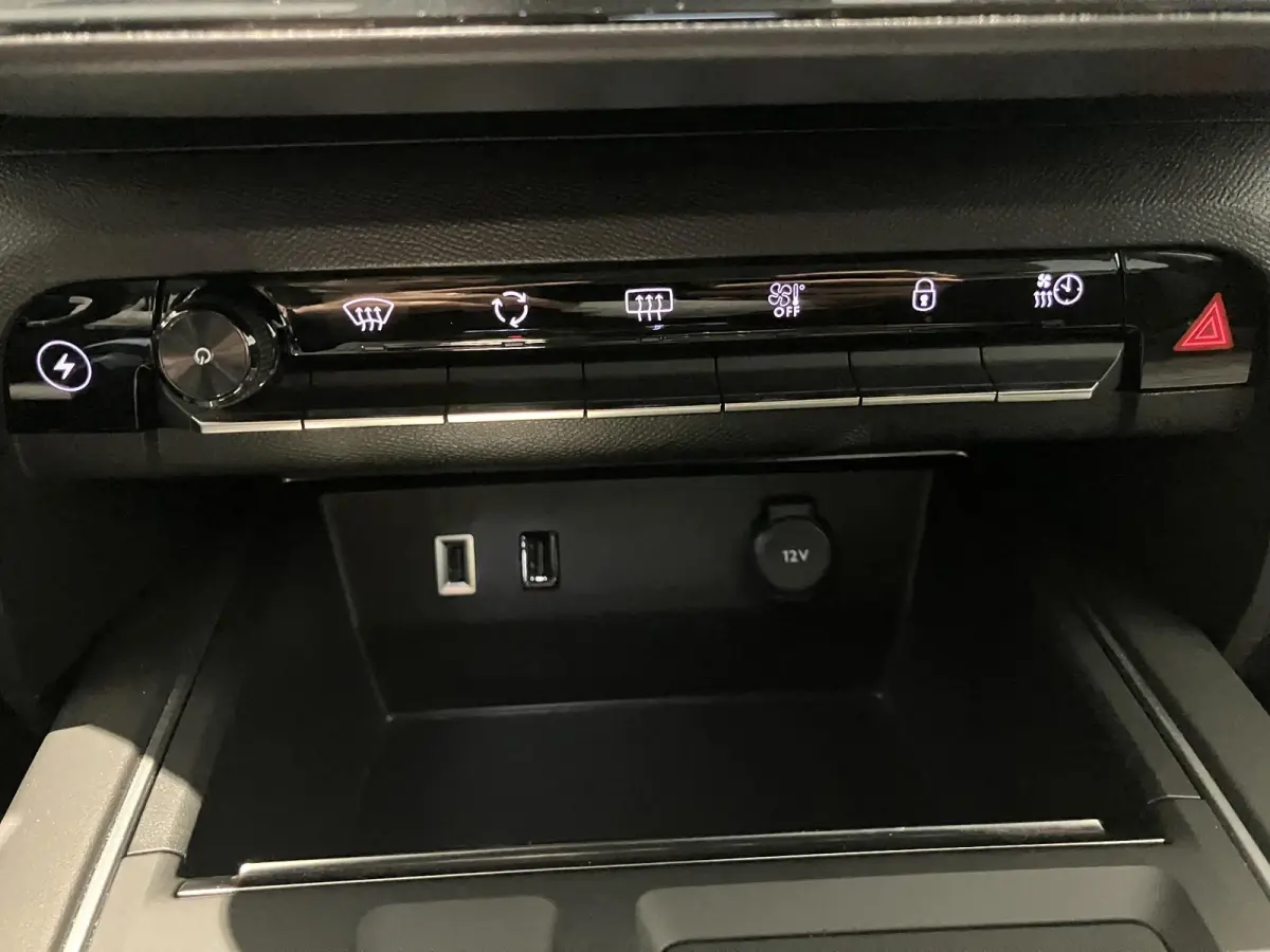 1.6 Plug-in Hybrid 180 Business Plus |  UNIEK - 10907 KM | AUTOMAAT | TREKHAAK | CAMERA | IN TOPSTAAT |