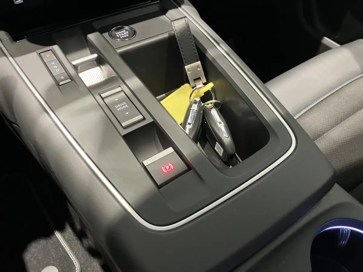 1.6 Plug-in Hybrid 180 Business Plus |  UNIEK - 10907 KM | AUTOMAAT | TREKHAAK | CAMERA | IN TOPSTAAT |
