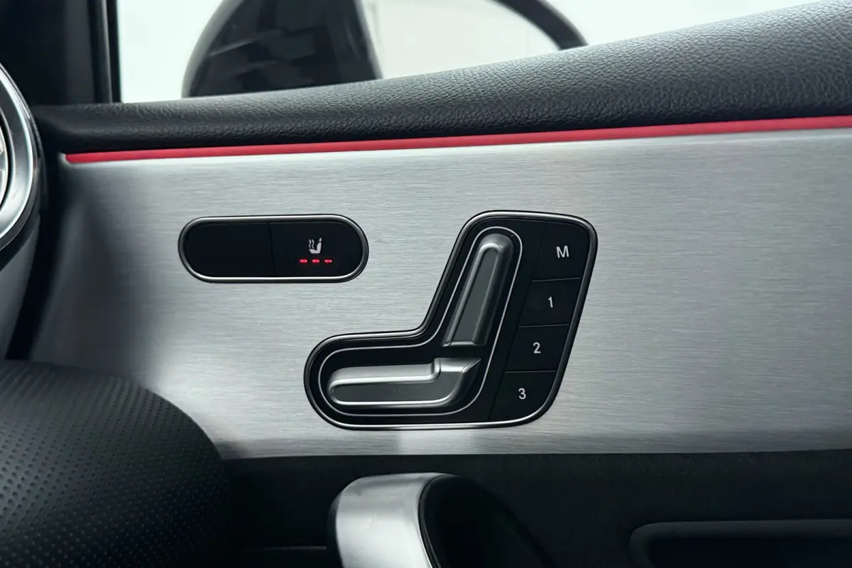 180 Business Solution | AMG-Line | Panoramadak | Memory | Stoelverwarming | CarPlay | Climate Control |