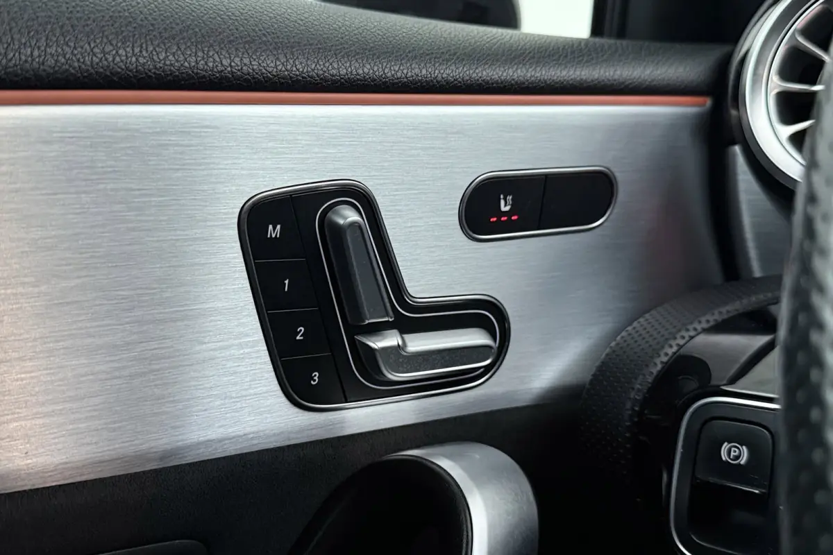 180 Business Solution | AMG-Line | Panoramadak | Memory | Stoelverwarming | CarPlay | Climate Control |