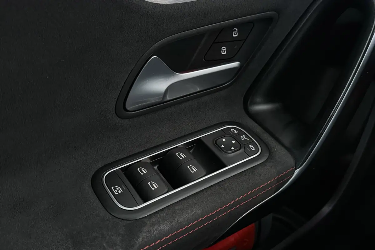 180 Business Solution | AMG-Line | Panoramadak | Memory | Stoelverwarming | CarPlay | Climate Control |