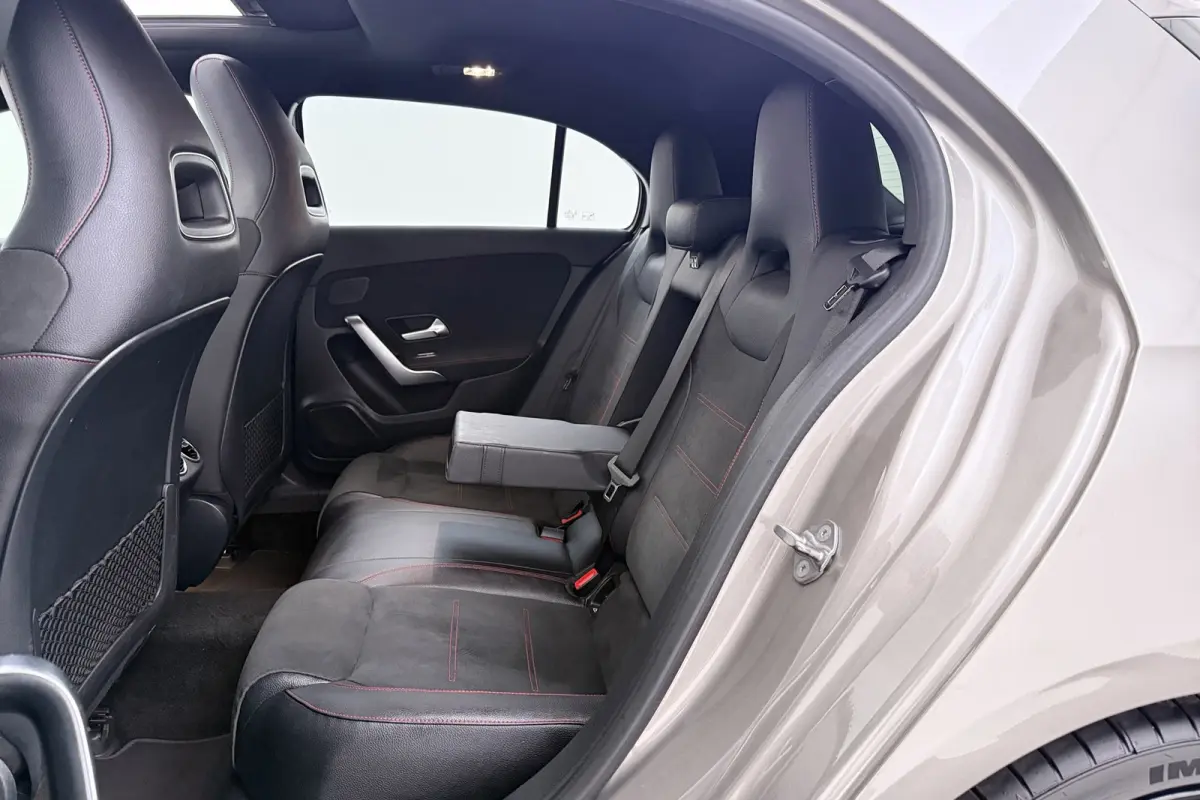 180 Business Solution | AMG-Line | Panoramadak | Memory | Stoelverwarming | CarPlay | Climate Control |
