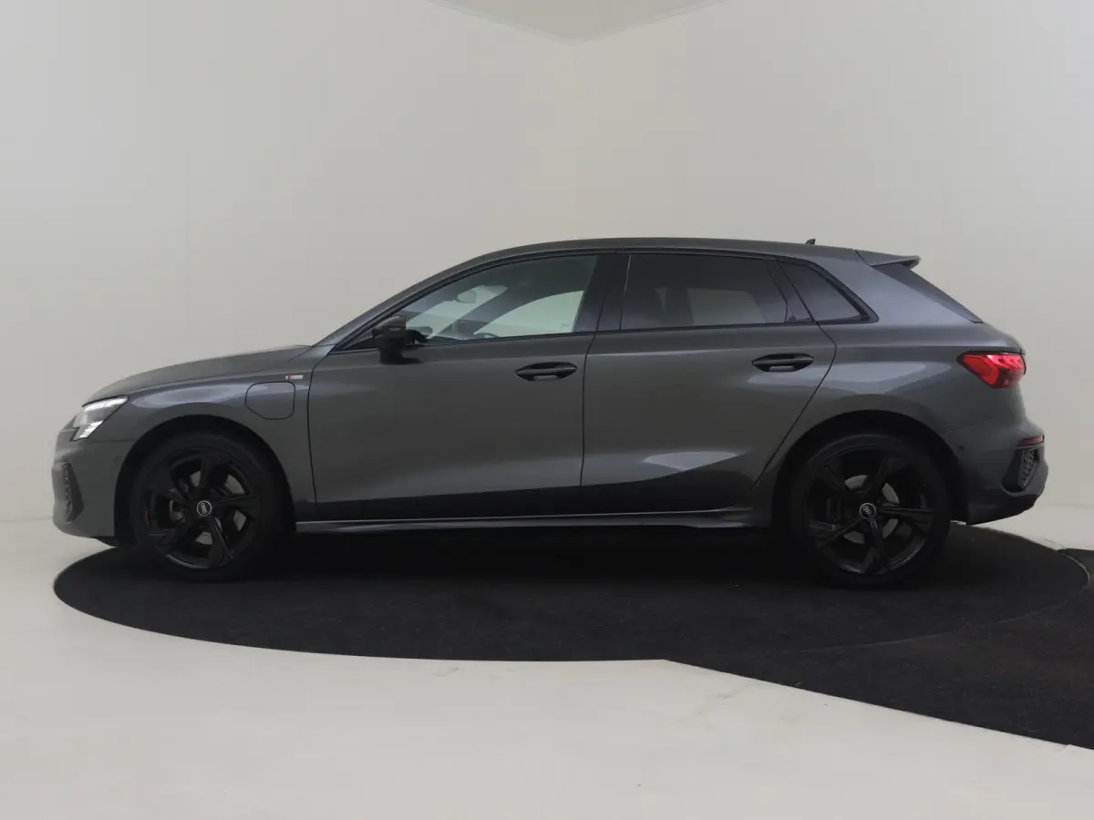40 TFSI e Business edition l S-Line in en Extr. l B&O Sound l Side Assist l Alcantara l Pano Dak l Camera l Elektr. Stoel l Afn. Trekhaak l Stoelverwarming l