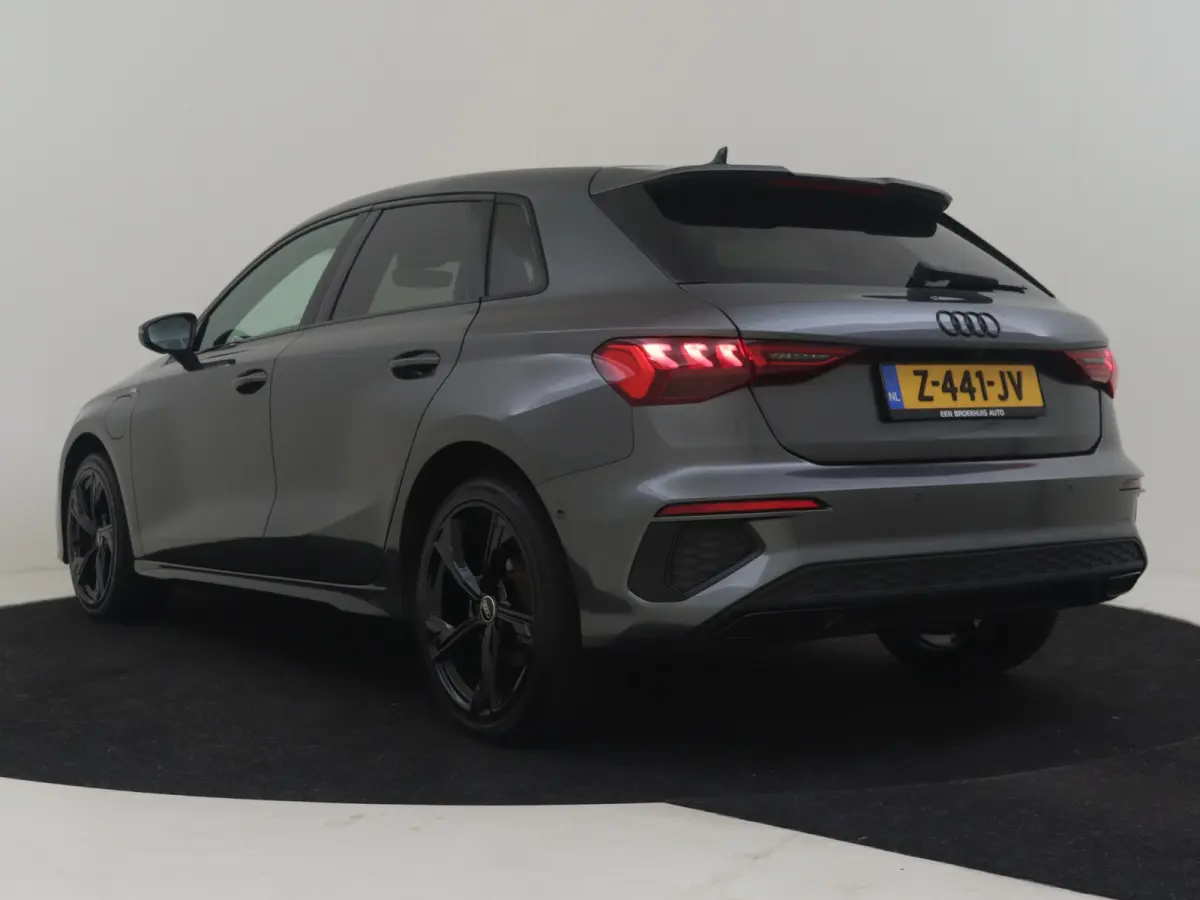 40 TFSI e Business edition l S-Line in en Extr. l B&O Sound l Side Assist l Alcantara l Pano Dak l Camera l Elektr. Stoel l Afn. Trekhaak l Stoelverwarming l