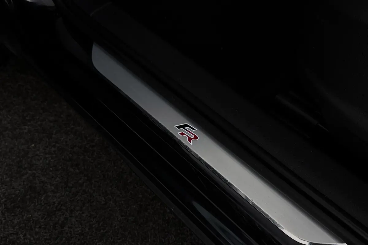 1.5 TSI FR Business Intense | Trekhaak | Org. NL | 360 | CarPlay | Digital Cockpit | Adap. Cruise | Stoelverwarming |