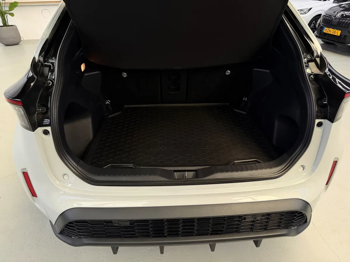 1.5 Hybrid 130 GR Sport CarPlay Camera