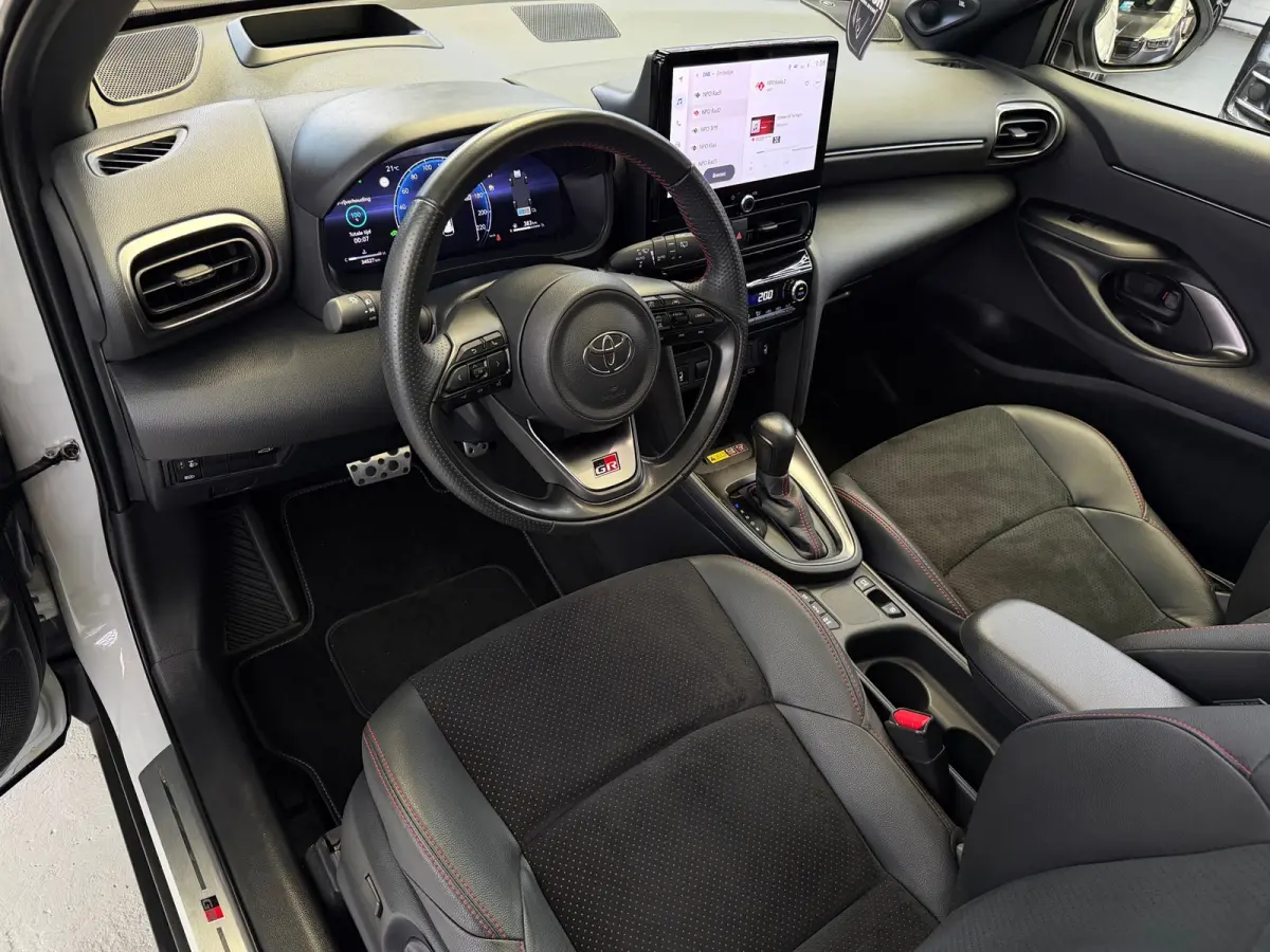 1.5 Hybrid 130 GR Sport CarPlay Camera