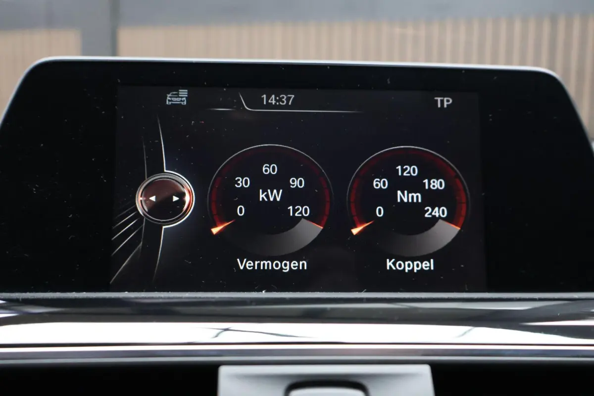 318i M Sport | High Executive | Trekhaak | LED | Navi
