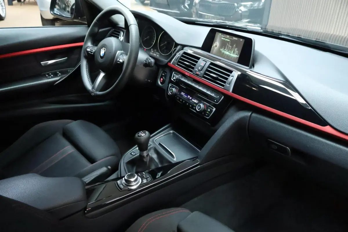 318i M Sport | High Executive | Trekhaak | LED | Navi