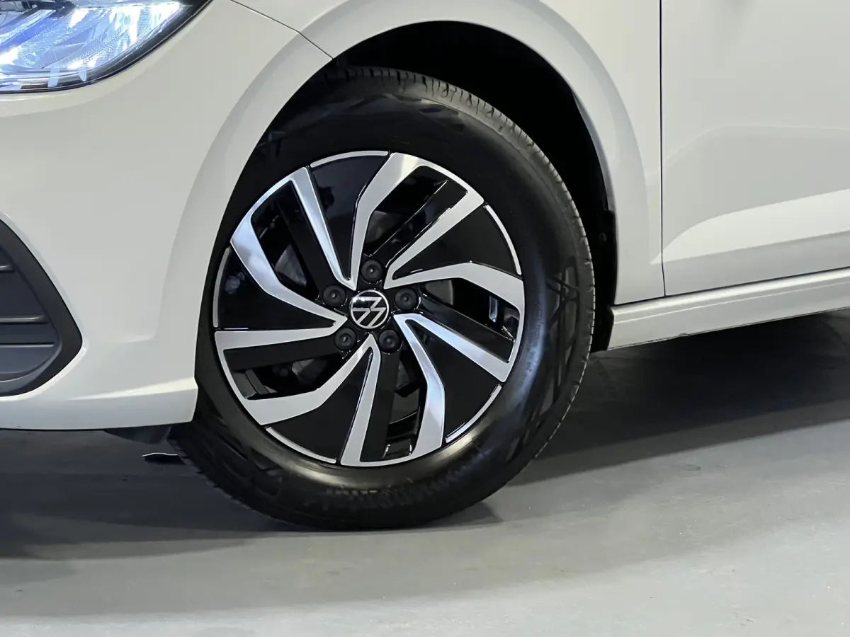 1.0 TSI Life Edition | Android Auto/Apple Carplay | LM Velgen 15" | Achteruitrijcamera | PDC Achter | Cruise Control Adaptief | Airco |
