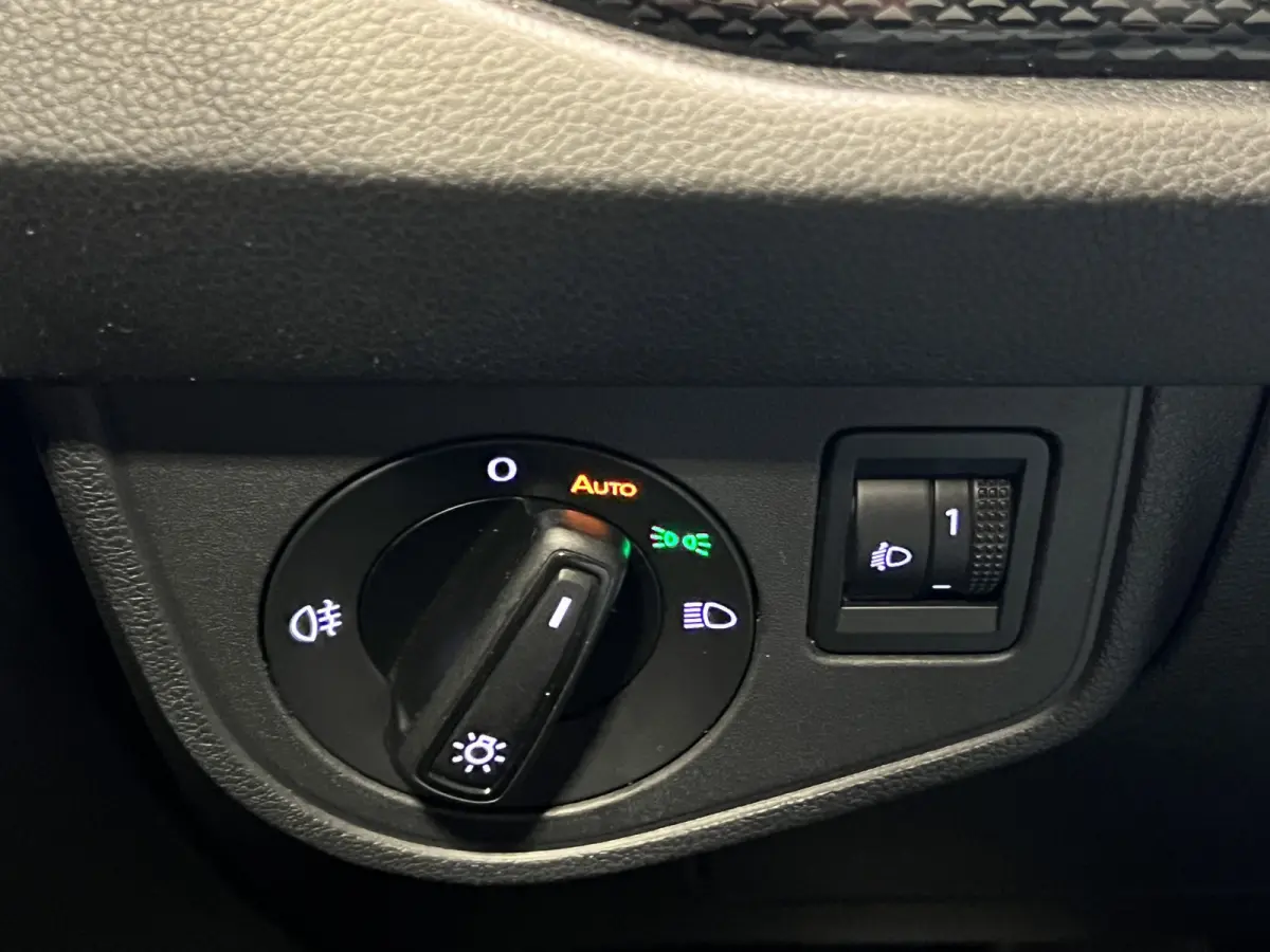 1.0 TSI Life Edition | Android Auto/Apple Carplay | LM Velgen 15" | Achteruitrijcamera | PDC Achter | Cruise Control Adaptief | Airco |