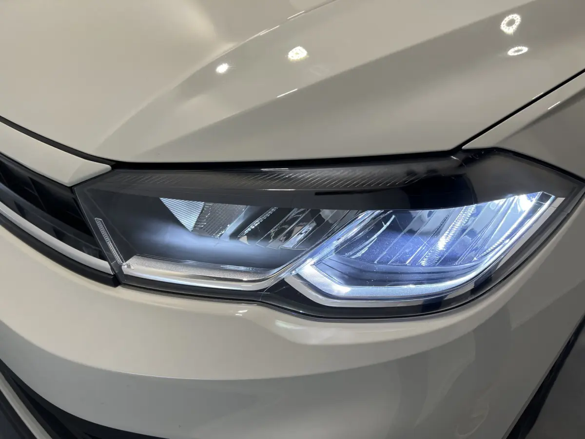 1.0 TSI Life Edition | Android Auto/Apple Carplay | LM Velgen 15" | Achteruitrijcamera | PDC Achter | Cruise Control Adaptief | Airco |