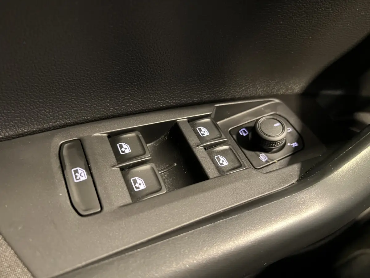 1.0 TSI Life Edition | Android Auto/Apple Carplay | LM Velgen 15" | Achteruitrijcamera | PDC Achter | Cruise Control Adaptief | Airco |