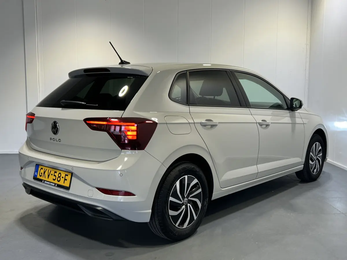 1.0 TSI Life Edition | Android Auto/Apple Carplay | LM Velgen 15" | Achteruitrijcamera | PDC Achter | Cruise Control Adaptief | Airco |