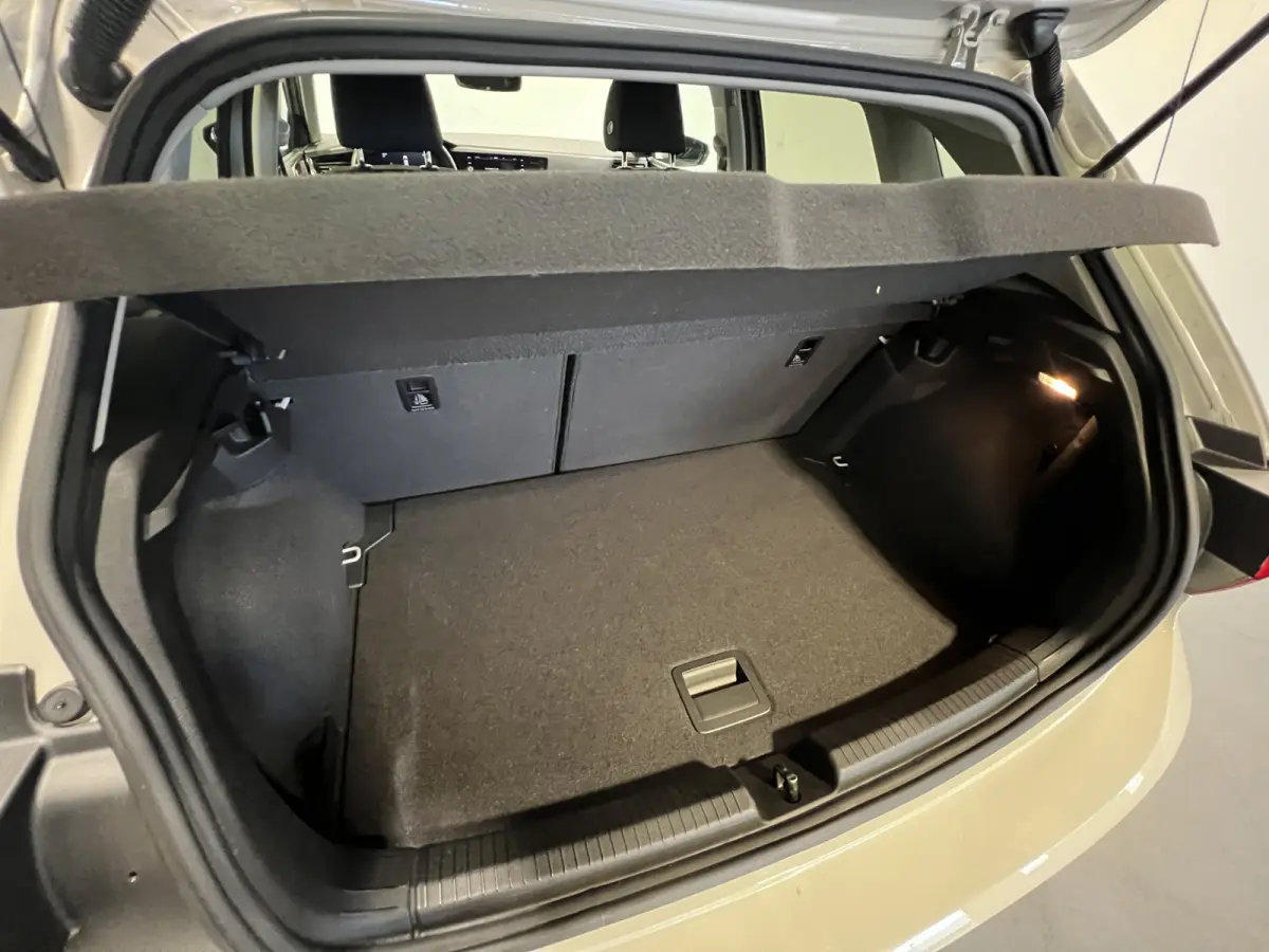1.0 TSI Life Edition | Android Auto/Apple Carplay | LM Velgen 15" | Achteruitrijcamera | PDC Achter | Cruise Control Adaptief | Airco |