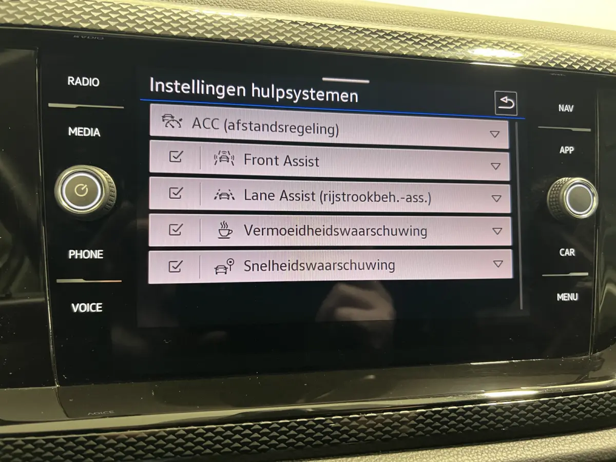 1.0 TSI Life Edition | Android Auto/Apple Carplay | LM Velgen 15" | Achteruitrijcamera | PDC Achter | Cruise Control Adaptief | Airco |