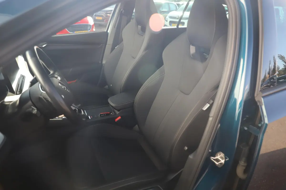 1.0 e-TSI Sport Business Automaat Virtual Cockpit 18 inch LMV Sportstoelen Navigatie Carplay Android Climate Cruise Control Parkeersensor