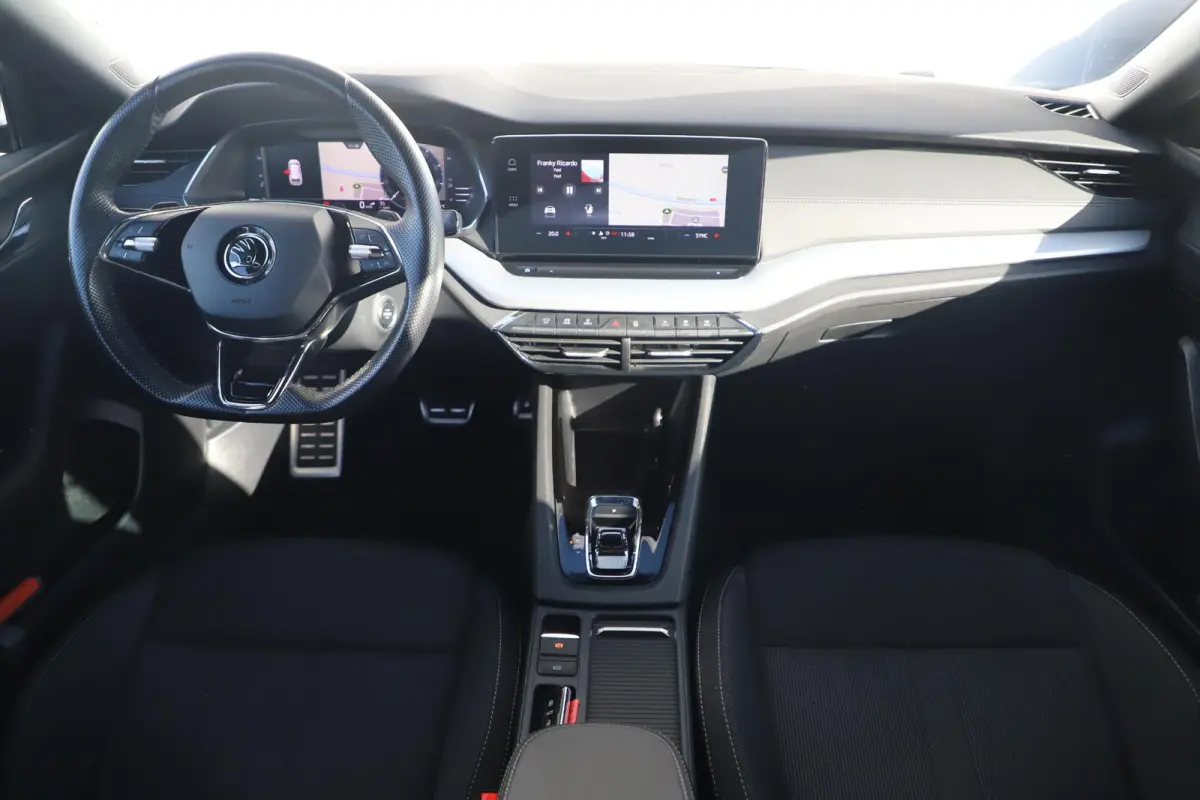 1.0 e-TSI Sport Business Automaat Virtual Cockpit 18 inch LMV Sportstoelen Navigatie Carplay Android Climate Cruise Control Parkeersensor