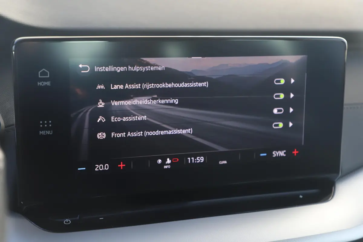 1.0 e-TSI Sport Business Automaat Virtual Cockpit 18 inch LMV Sportstoelen Navigatie Carplay Android Climate Cruise Control Parkeersensor