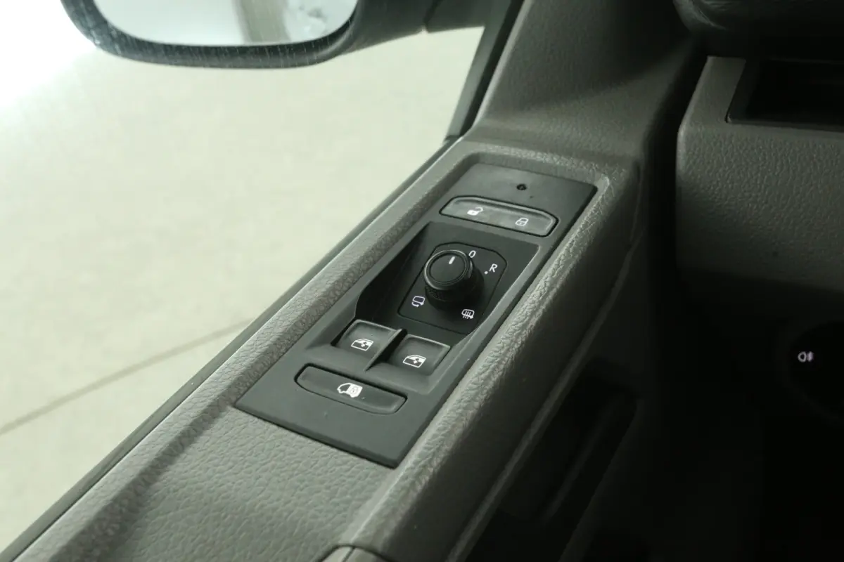 2.0 TDI 200PK | Automaat | Airco | Cruise | Carplay | Camera | 2x Schuifdeur | 3 Zits | Trekhaak | LED