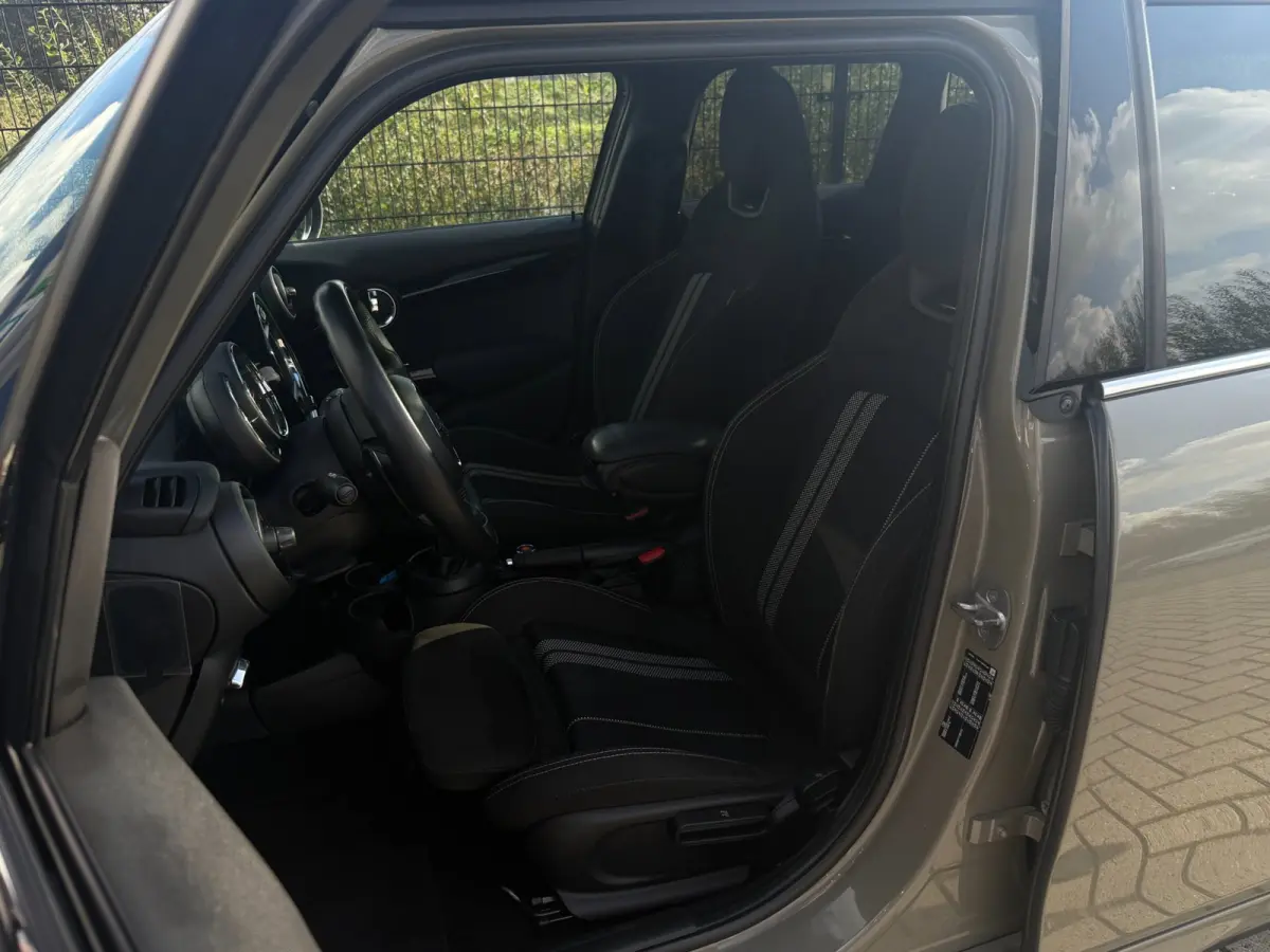 2.0 Cooper S Pepper JCW | Carplay | PDC | Camera | Pano | HUD |