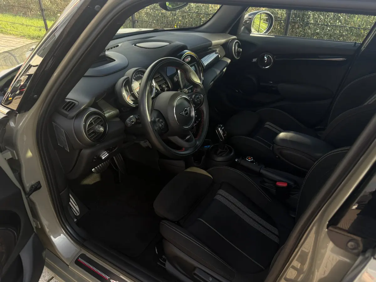 2.0 Cooper S Pepper JCW | Carplay | PDC | Camera | Pano | HUD |