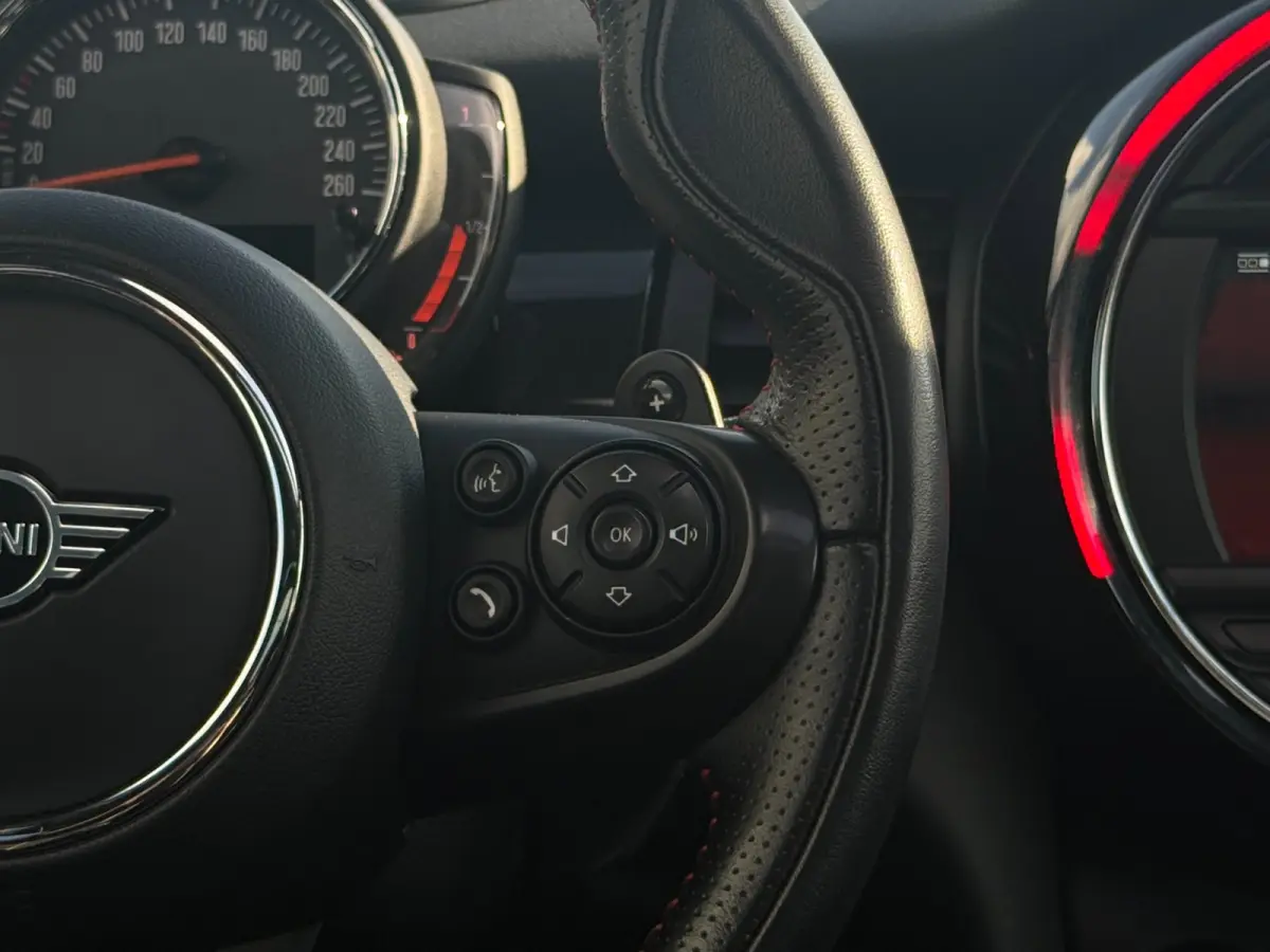 2.0 Cooper S Pepper JCW | Carplay | PDC | Camera | Pano | HUD |