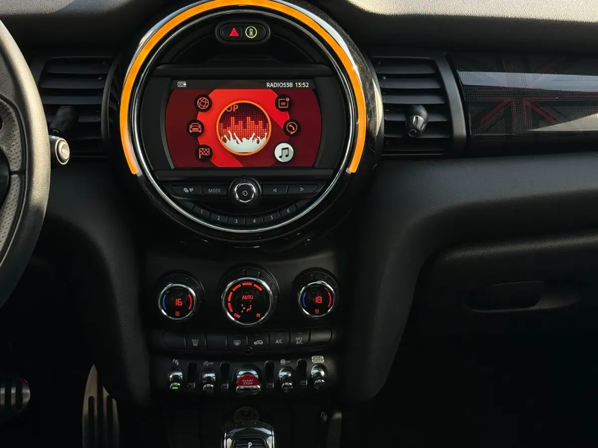 2.0 Cooper S Pepper JCW | Carplay | PDC | Camera | Pano | HUD |
