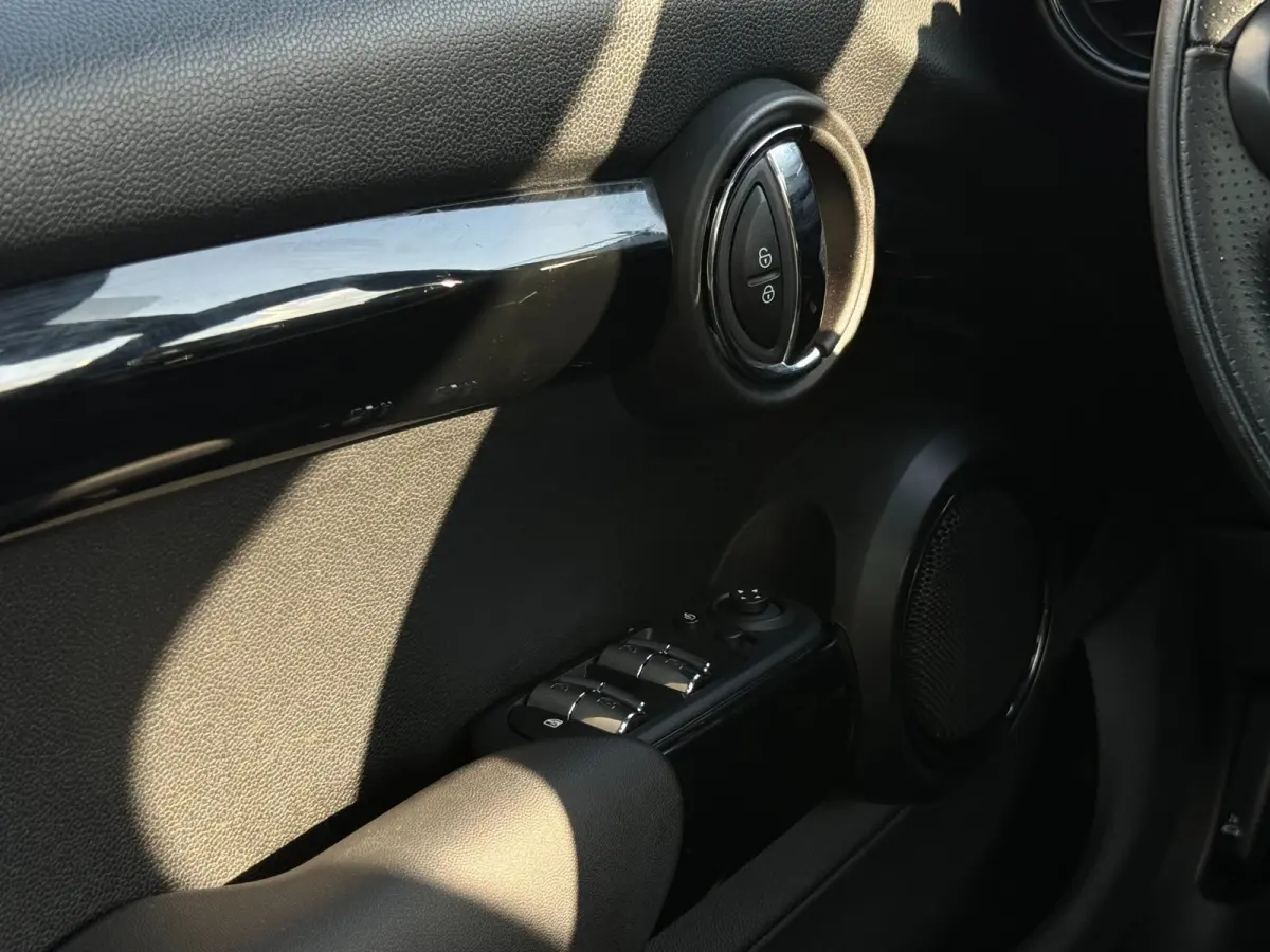 2.0 Cooper S Pepper JCW | Carplay | PDC | Camera | Pano | HUD |