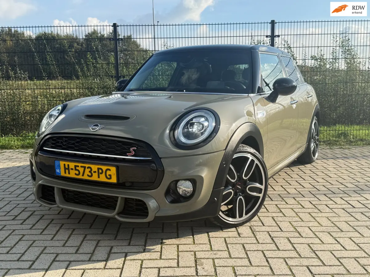 2.0 Cooper S Pepper JCW | Carplay | PDC | Camera | Pano | HUD |