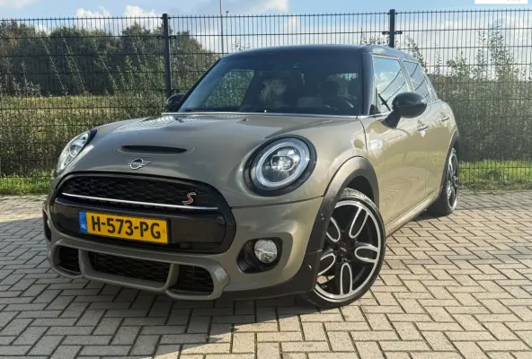 2.0 Cooper S Pepper JCW | Carplay | PDC | Camera | Pano | HUD |