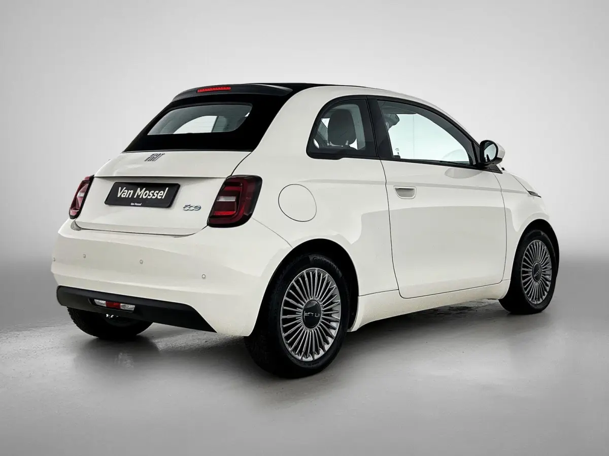 Icon | SOH: 95,25% | Apple Carplay/Android Auto | Parkeersensoren Achter | Stoelverwarming
