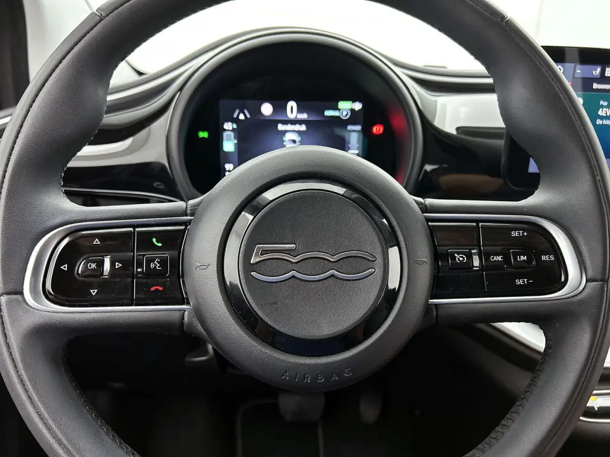 Icon 42 kWh | SOH: 95,29% | Apple Carplay/Android Auto | Stoelverwarming | Parkeersensoren