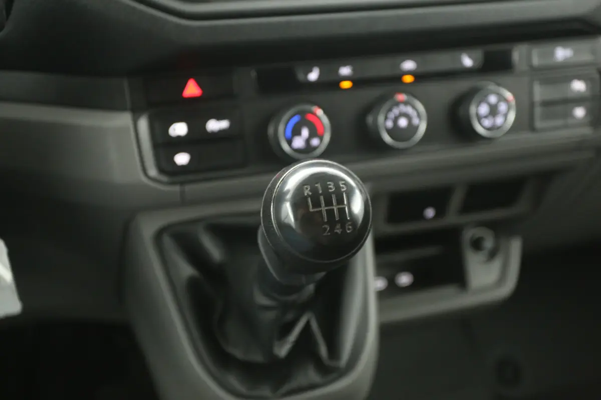 2.0 TDI L3H3 140PK | Airco | Cruise | Camera | Carplay | Stoelverw. | Zwaailamp | Parkeersens.