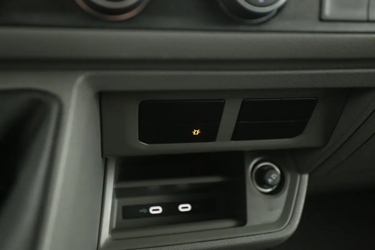 2.0 TDI L3H3 140PK | Airco | Cruise | Camera | Carplay | Stoelverw. | Zwaailamp | Parkeersens.