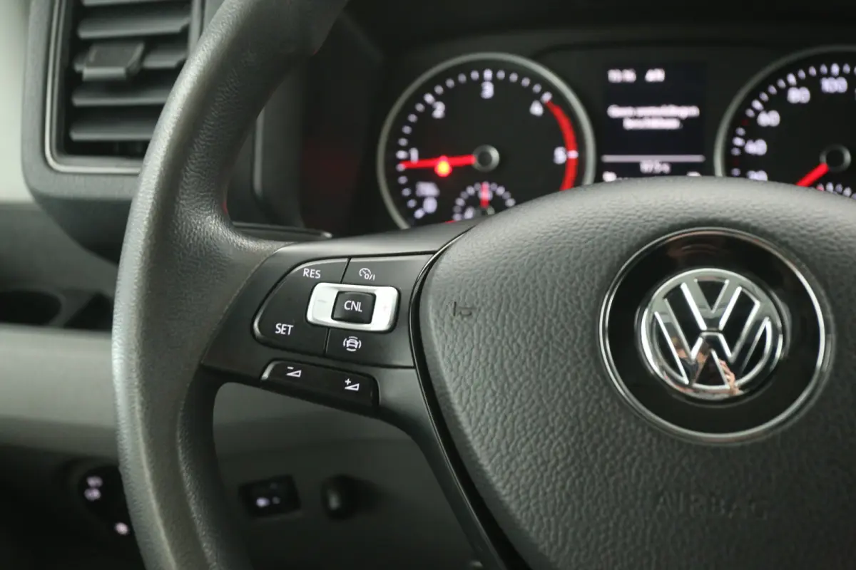 2.0 TDI L3H3 140PK | Airco | Cruise | Camera | Carplay | Stoelverw. | Zwaailamp | Parkeersens.