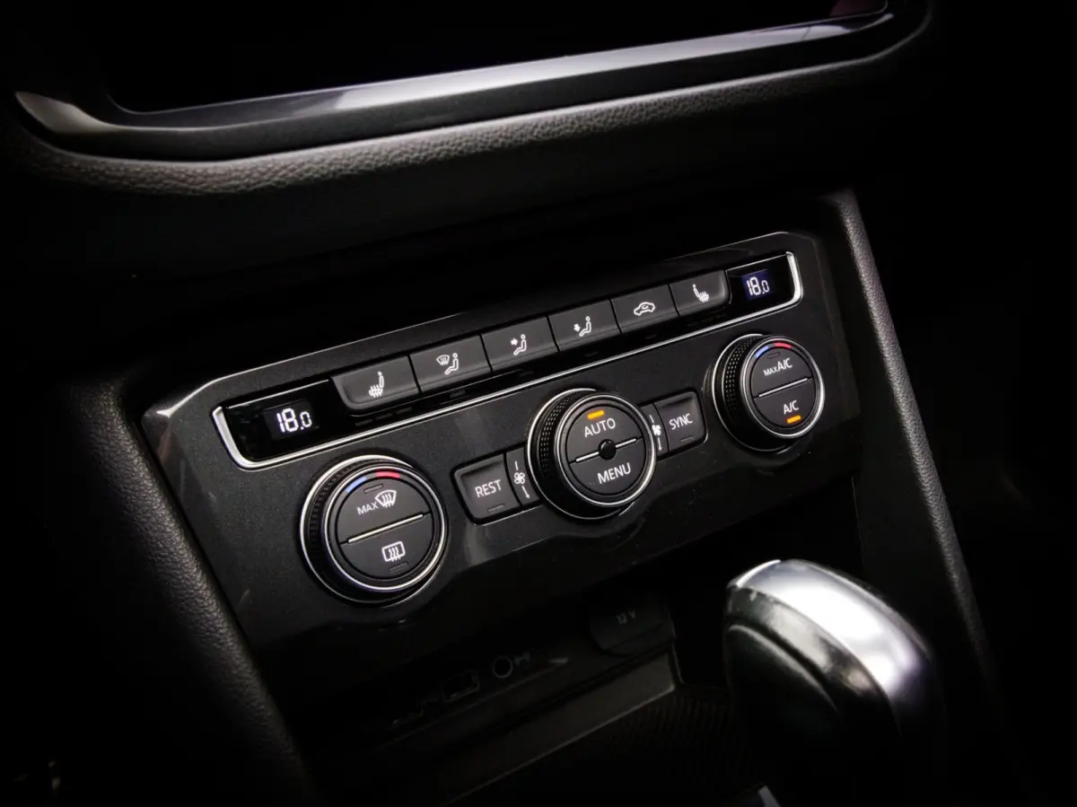 1.5 TSI ACT Highline Business R-Line (PANO, TREKHAAK, ADAPTIVE CRUISE, APPLE CARPLAY/ANDROID AUTO, 360 CAMERA)