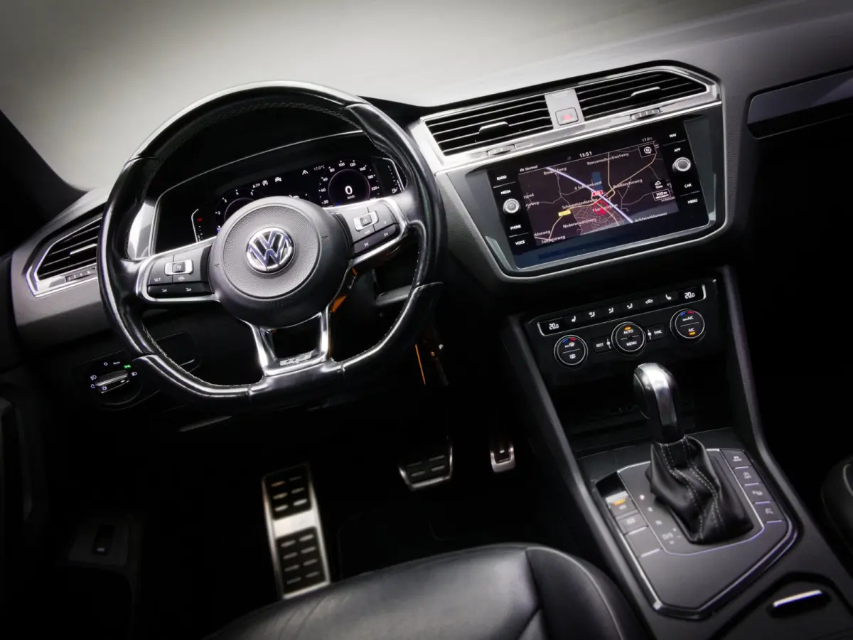 1.5 TSI ACT Highline Business R-Line (PANO, TREKHAAK, ADAPTIVE CRUISE, APPLE CARPLAY/ANDROID AUTO, 360 CAMERA)