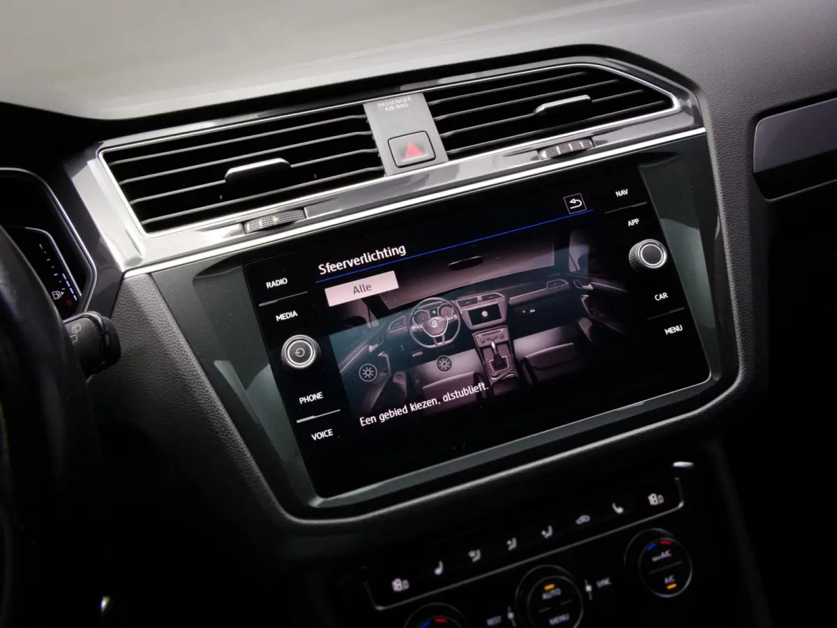 1.5 TSI ACT Highline Business R-Line (PANO, TREKHAAK, ADAPTIVE CRUISE, APPLE CARPLAY/ANDROID AUTO, 360 CAMERA)