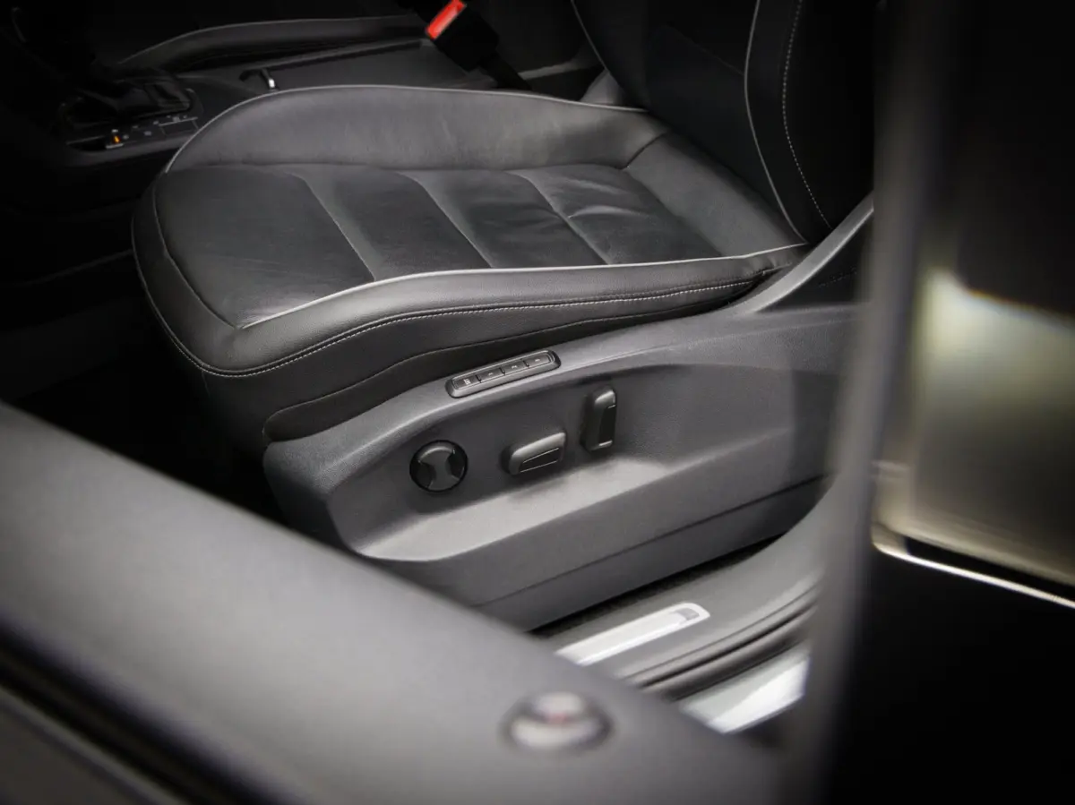 1.5 TSI ACT Highline Business R-Line (PANO, TREKHAAK, ADAPTIVE CRUISE, APPLE CARPLAY/ANDROID AUTO, 360 CAMERA)