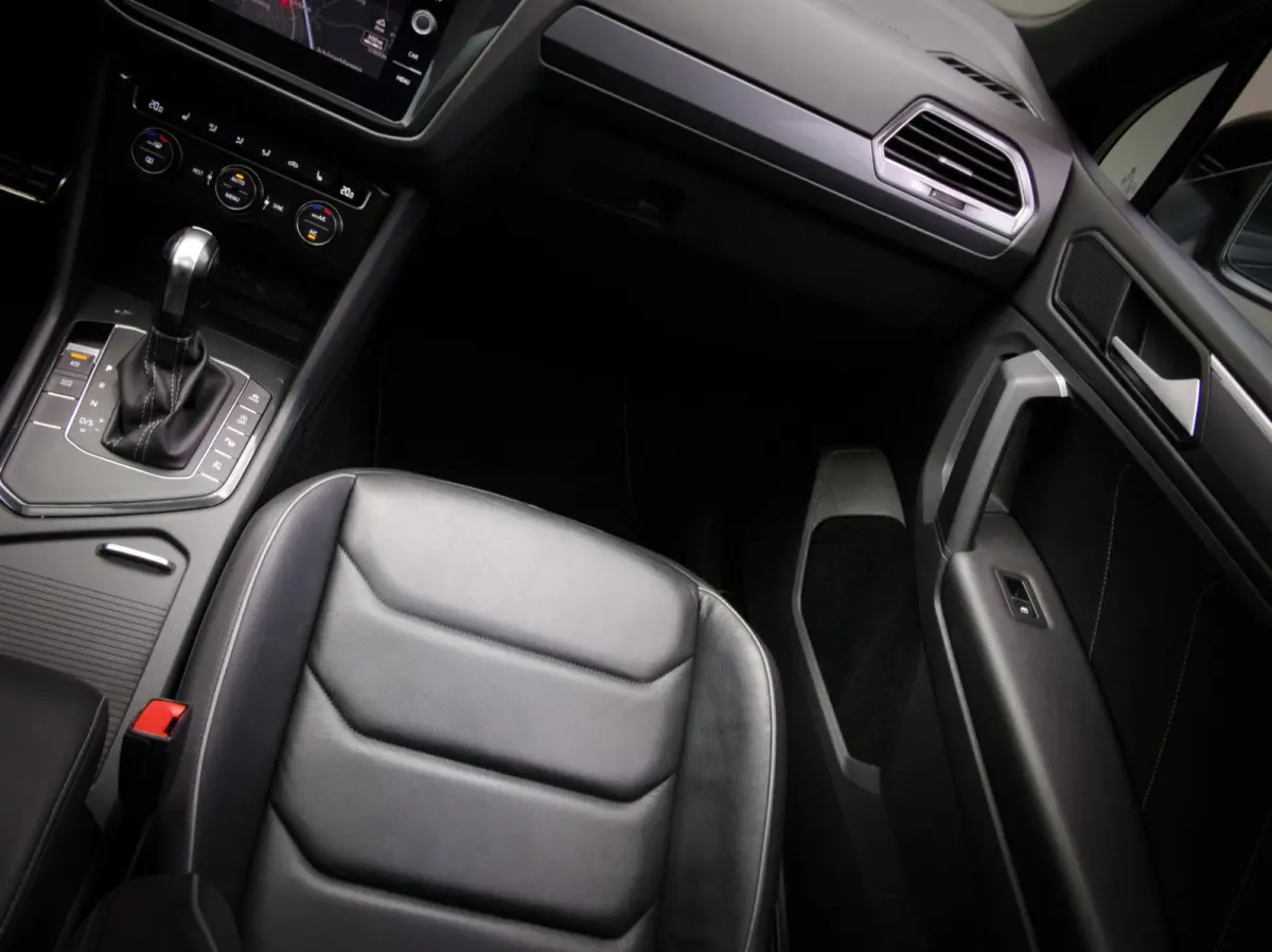 1.5 TSI ACT Highline Business R-Line (PANO, TREKHAAK, ADAPTIVE CRUISE, APPLE CARPLAY/ANDROID AUTO, 360 CAMERA)