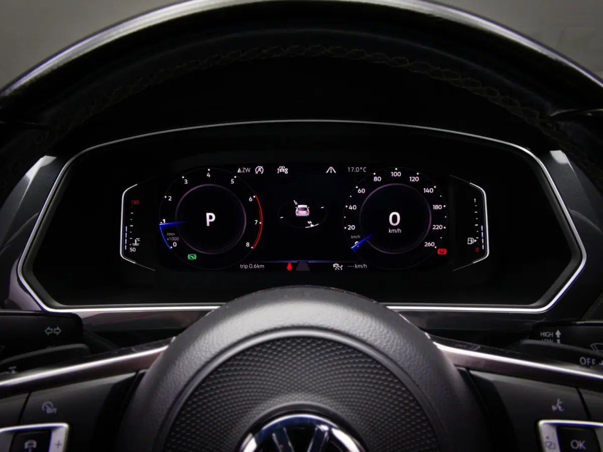 1.5 TSI ACT Highline Business R-Line (PANO, TREKHAAK, ADAPTIVE CRUISE, APPLE CARPLAY/ANDROID AUTO, 360 CAMERA)