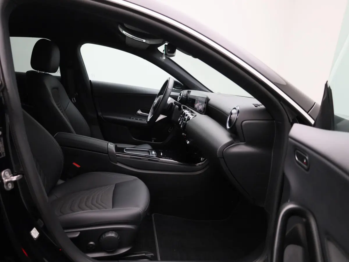 250 e Star Edition | ACC | Achteruitrijcamera | Stoelverwarming | Climate Control | Keyless |