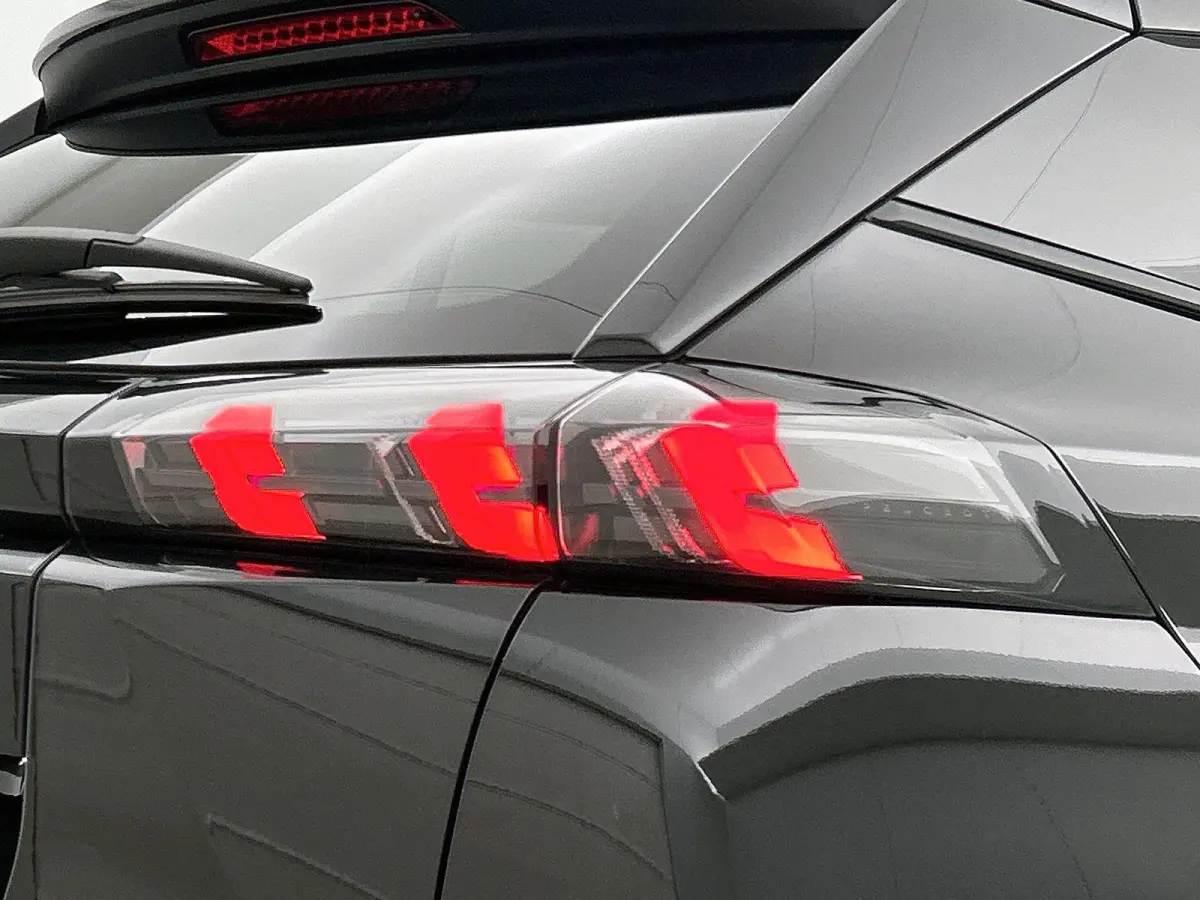 SUV EV Allure Pack 50 kWh 136pk | Accu 91% | Navigatie | Achteruitrijcamera | 3D Cockpit | Climate Control | Cruise Control | Parkeersensoren | Stoelverwarming | Keyless start | Bluetooth | 