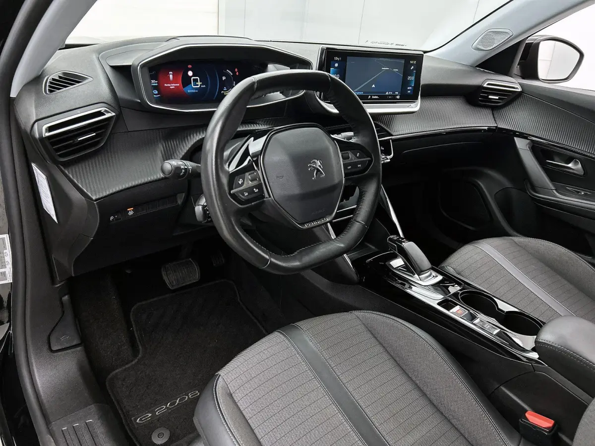 SUV EV Allure Pack 50 kWh 136pk | Accu 91% | Navigatie | Achteruitrijcamera | 3D Cockpit | Climate Control | Cruise Control | Parkeersensoren | Stoelverwarming | Keyless start | Bluetooth | 