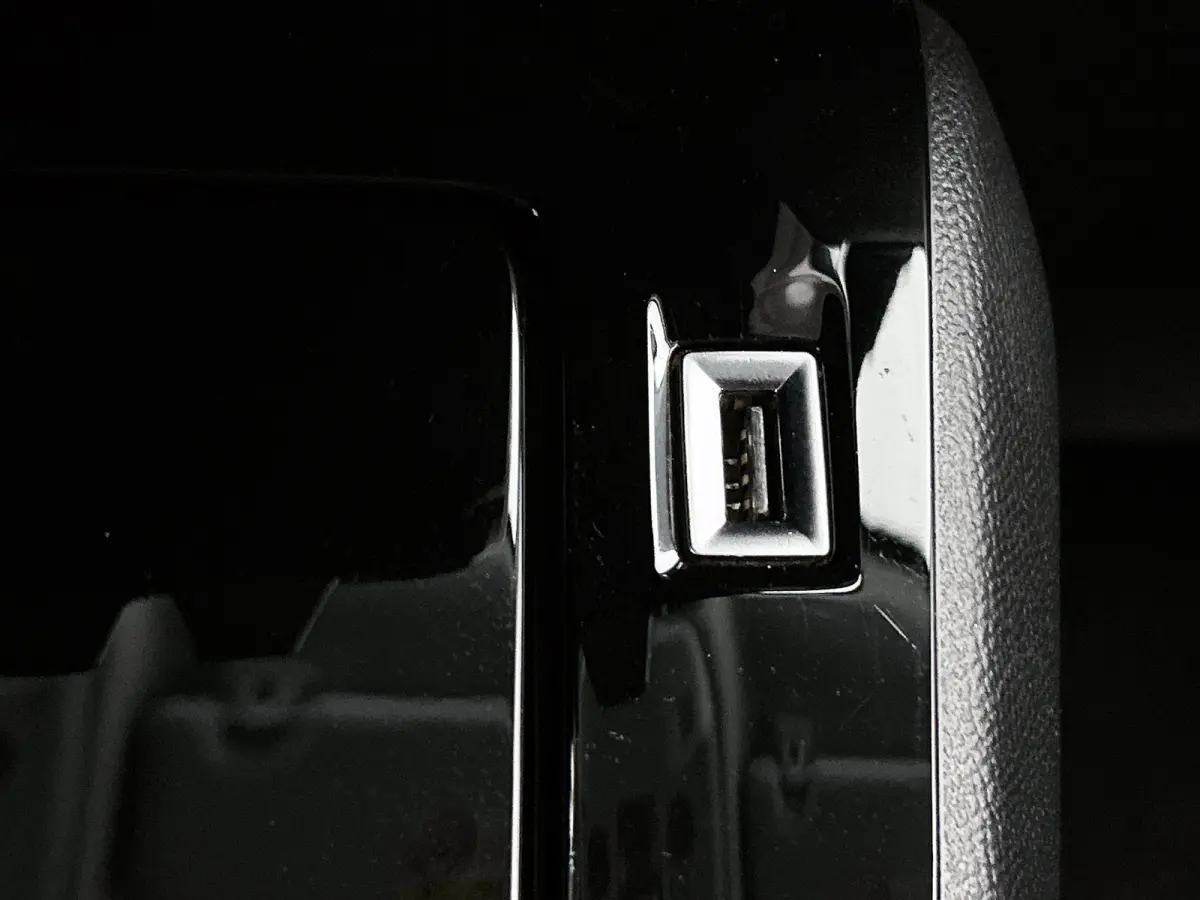 SUV EV Allure Pack 50 kWh 136pk | Accu 91% | Navigatie | Achteruitrijcamera | 3D Cockpit | Climate Control | Cruise Control | Parkeersensoren | Stoelverwarming | Keyless start | Bluetooth | 