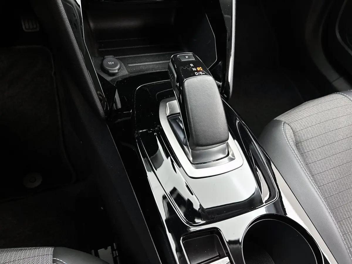 SUV EV Allure Pack 50 kWh 136pk | Accu 91% | Navigatie | Achteruitrijcamera | 3D Cockpit | Climate Control | Cruise Control | Parkeersensoren | Stoelverwarming | Keyless start | Bluetooth | 