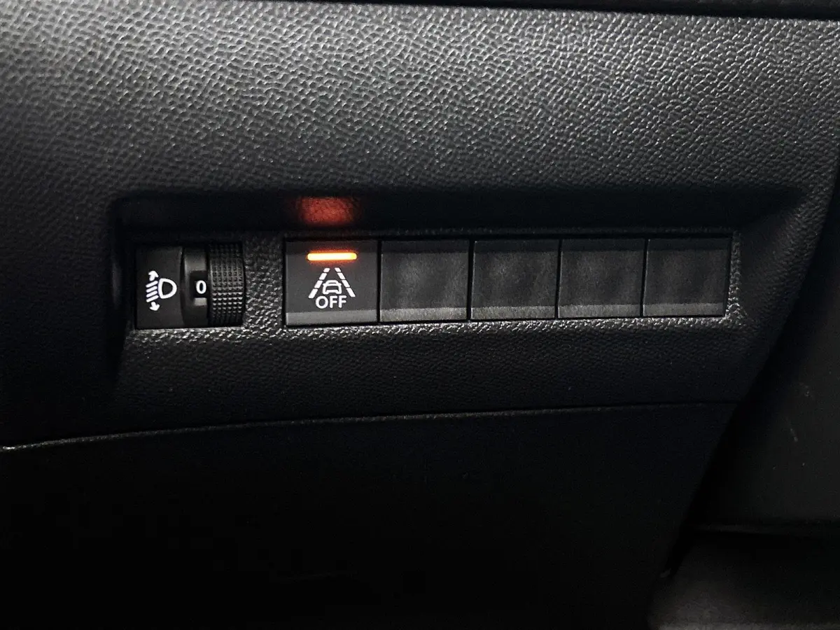 SUV EV Allure Pack 50 kWh 136pk | Accu 91% | Navigatie | Achteruitrijcamera | 3D Cockpit | Climate Control | Cruise Control | Parkeersensoren | Stoelverwarming | Keyless start | Bluetooth | 
