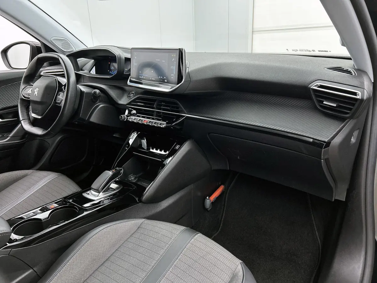 SUV EV Allure Pack 50 kWh 136pk | Accu 91% | Navigatie | Achteruitrijcamera | 3D Cockpit | Climate Control | Cruise Control | Parkeersensoren | Stoelverwarming | Keyless start | Bluetooth | 